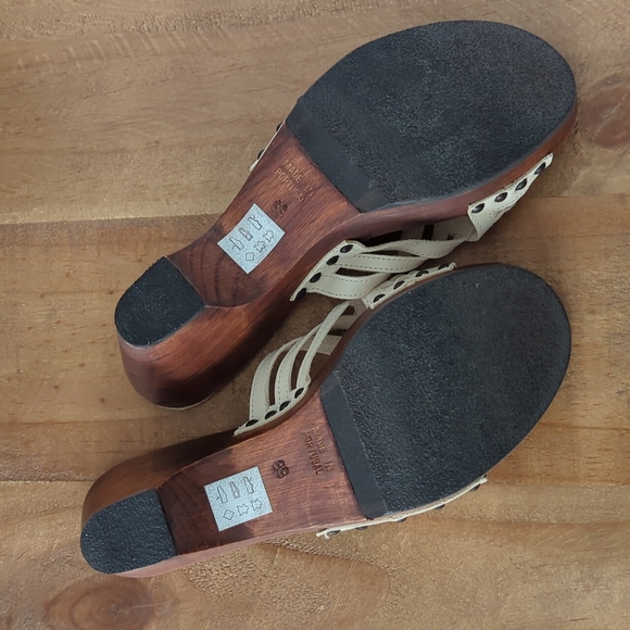 FINAL SALE 🆕🌿NICOLE FARHI SANDALS🌿 - Picture 9 of 10